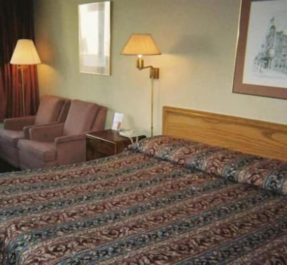 Royal Extended Stay Alcoa photo 4