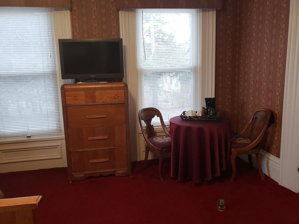 The Colonial Motel photo 4