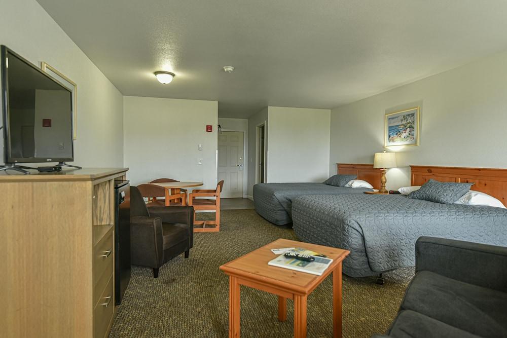Sunset Oceanfront Lodging photo 62