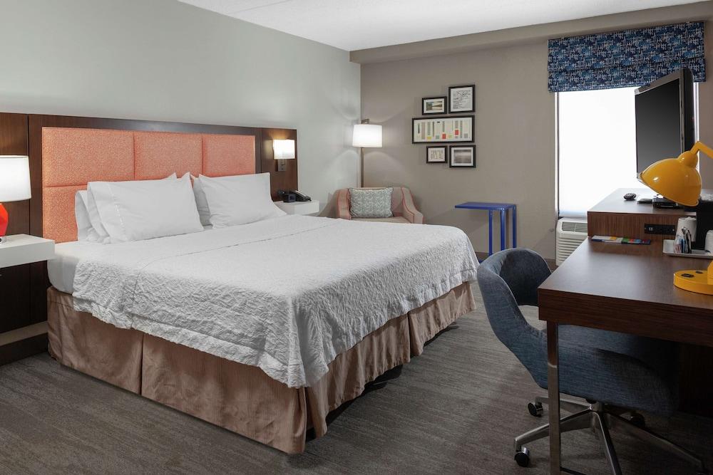 Hampton Inn Woodbridge photo 18