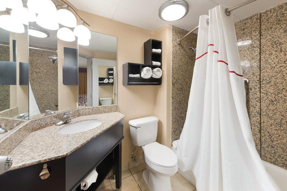 Red Roof Inn & Suites Columbus - West Broad photo 9