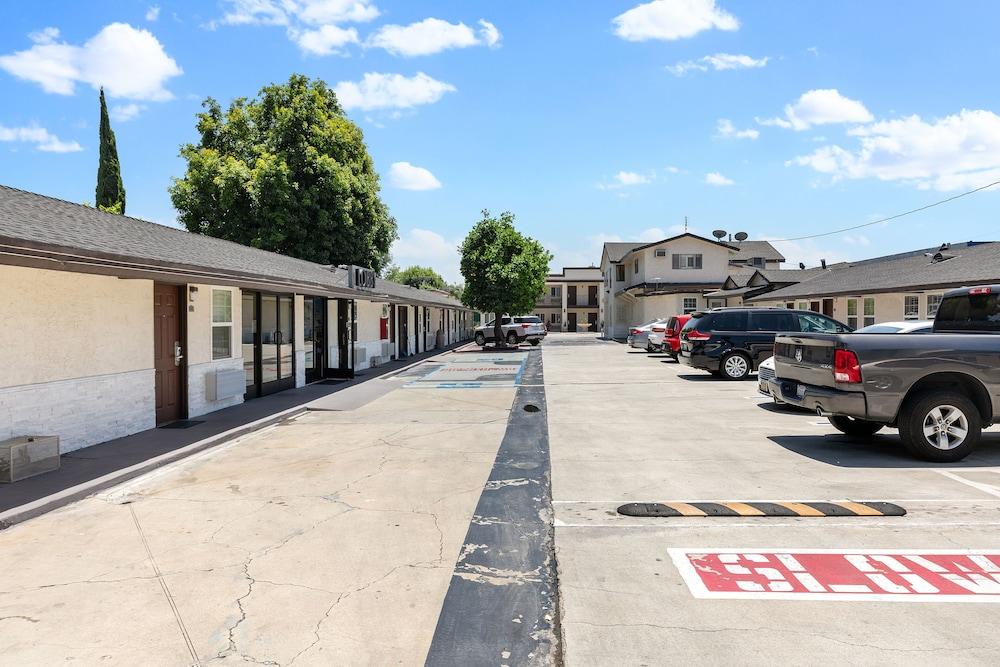 Le Blanc Inn & Suites photo 49