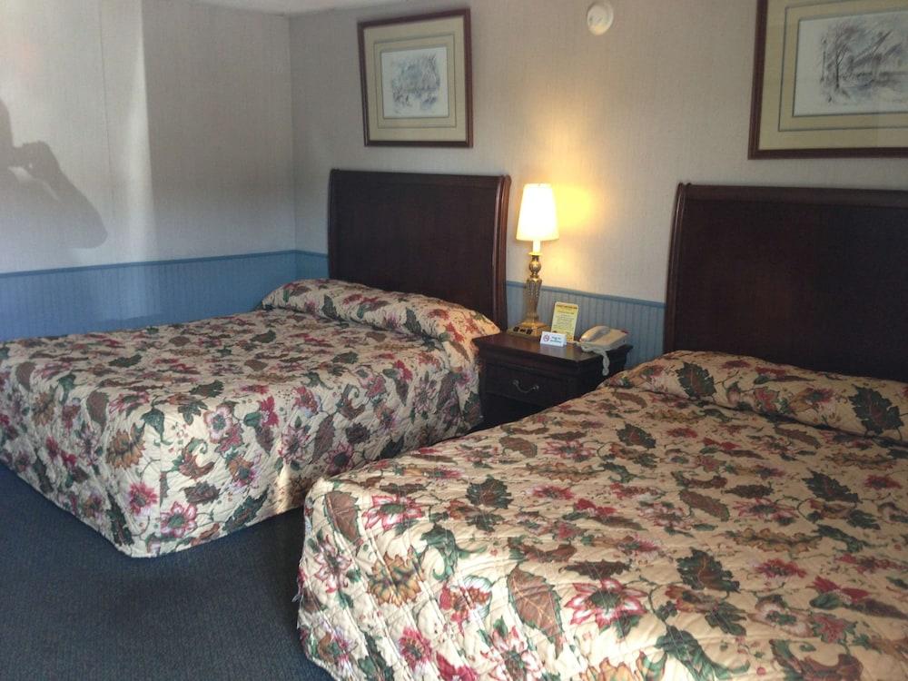 Cadet Motor Inn photo 20