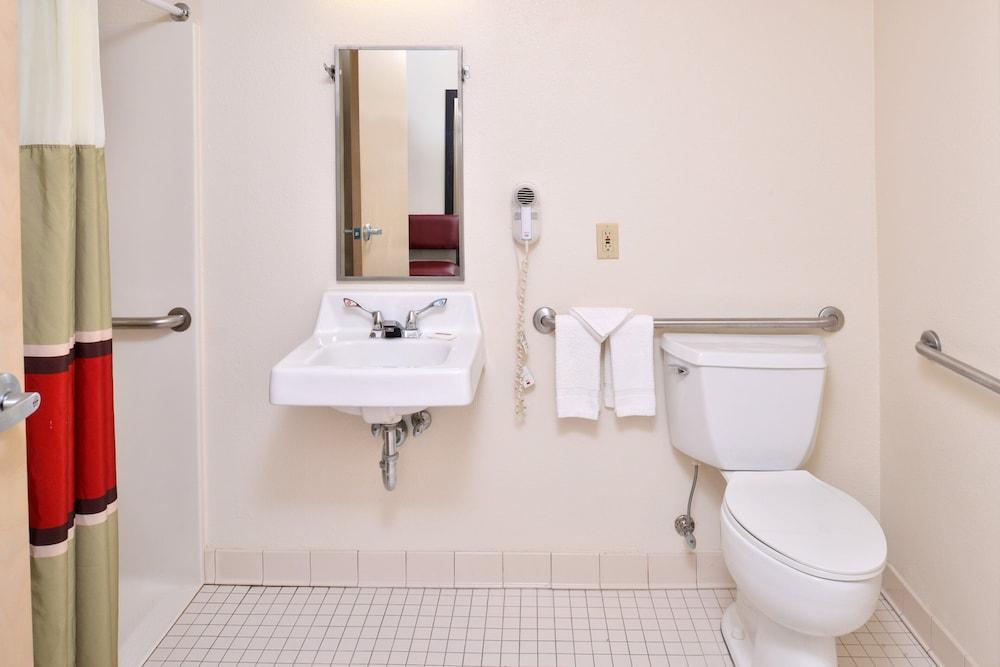 Red Roof Inn Sandusky - Milan photo 10