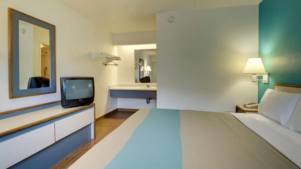 Motel 6 Cedar Rapids, IA photo 11