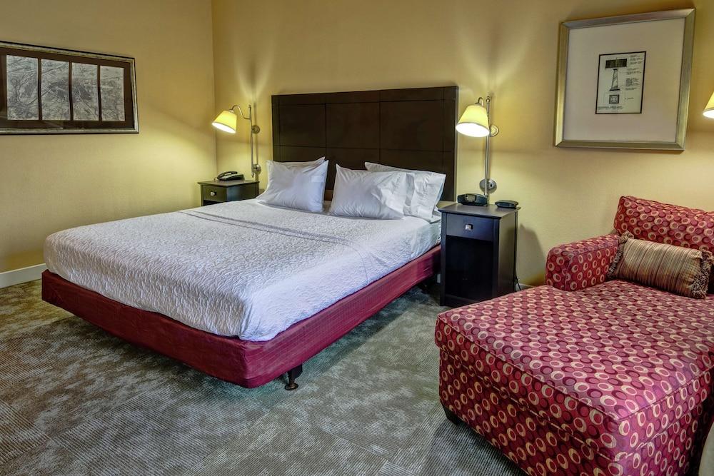 Hampton Inn Jacksonville-Anniston Area photo 30