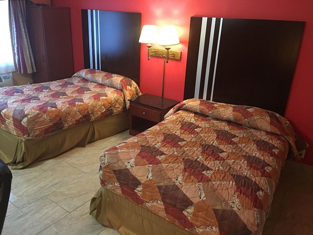 Travelodge by Wyndham Bay Shore Long Island photo 13