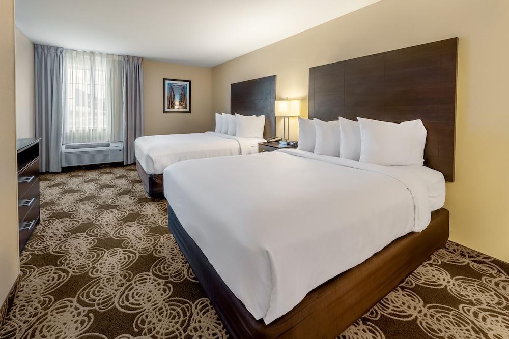 Landmark Suites photo 26