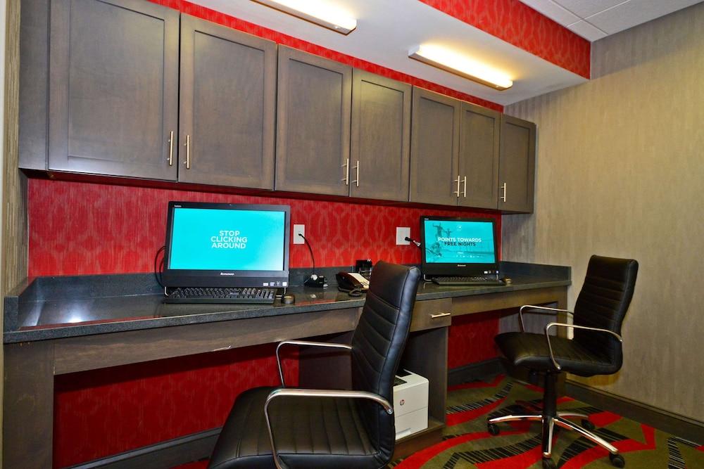Hampton Inn Pulaski photo 15