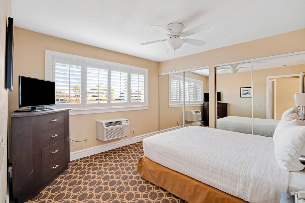Marin Suites Hotel photo 89
