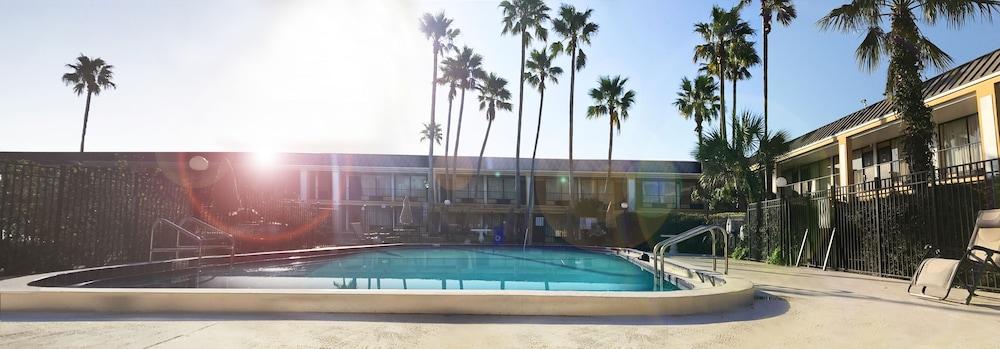 Econo Lodge Ormond Beach North - Daytona photo 37