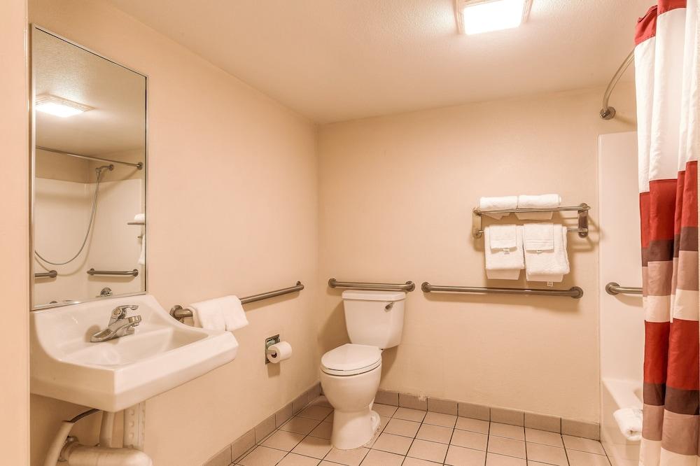 Red Roof Inn Amarillo West photo 35