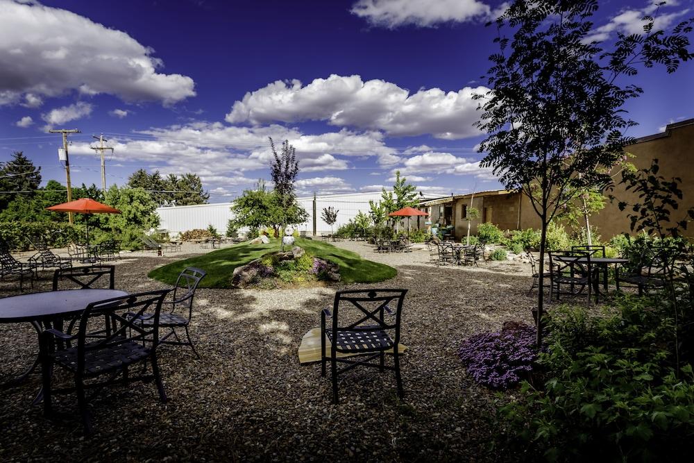 Stone Lizard Lodging photo 82