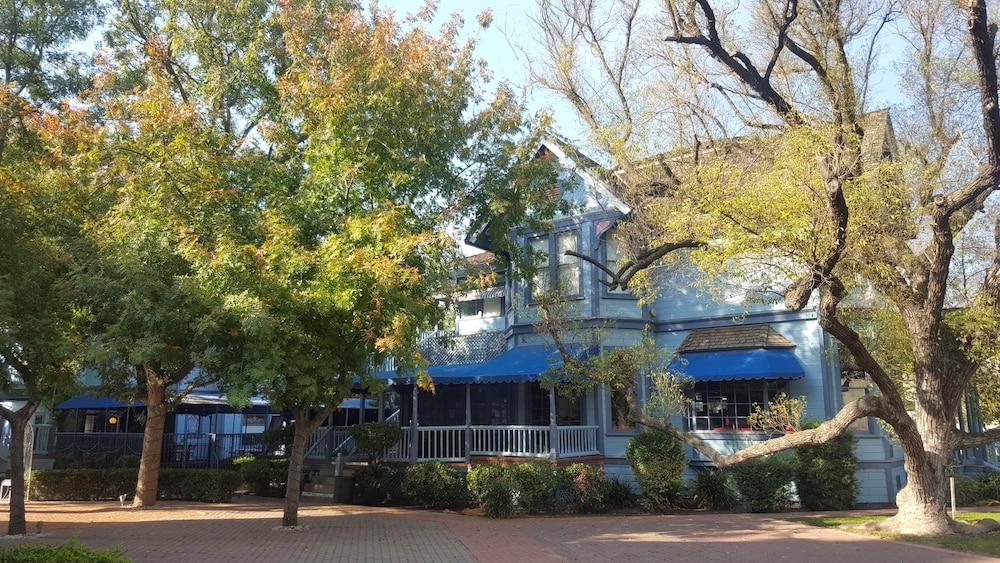 Irwin Street Inn photo 24