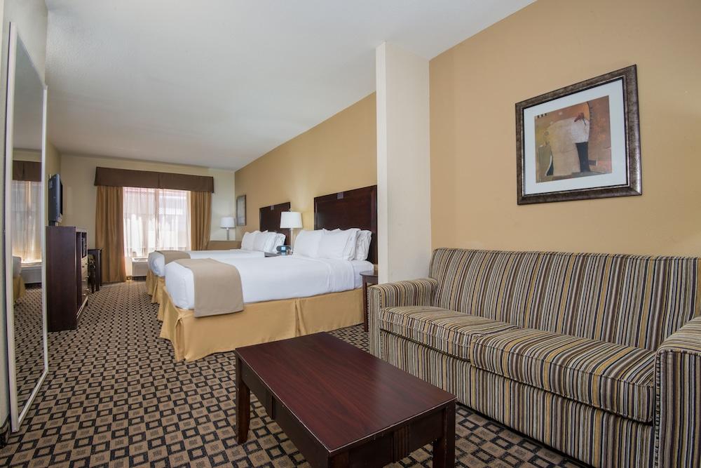 Holiday Inn Express Hotel & Suites Clovis by IHG photo 21