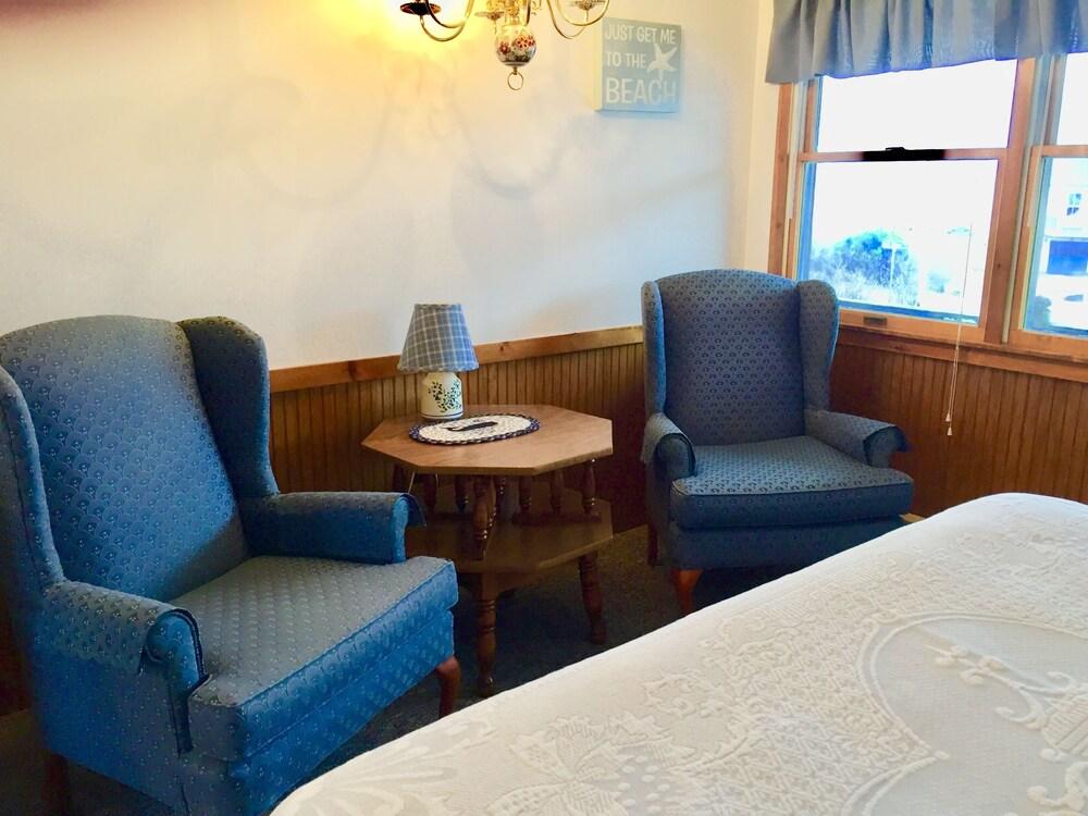 Moody's Motel & Cottages photo 12