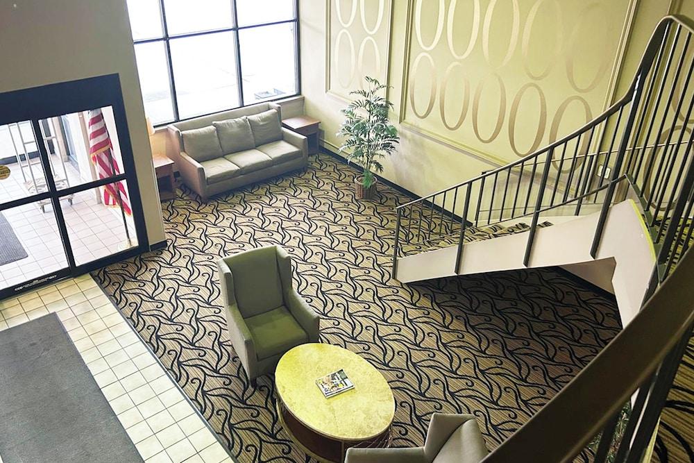 Blue Way Inn & Suites La Crosse photo 3