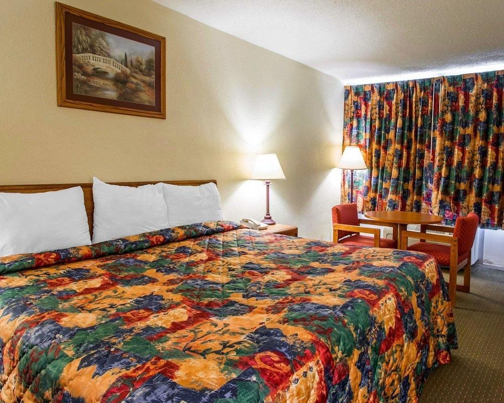 Econo Lodge Andalusia photo 38