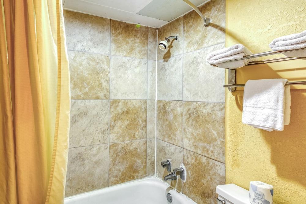 Budget Inn and Suites photo 11