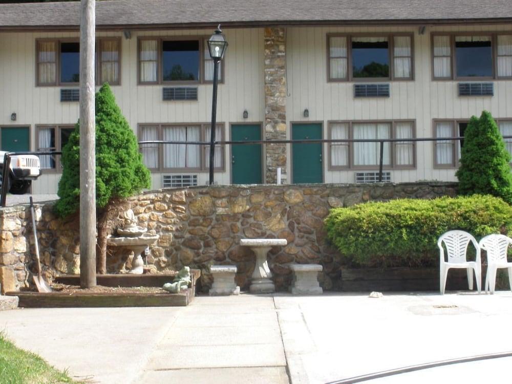 High Meadows Inn photo 26