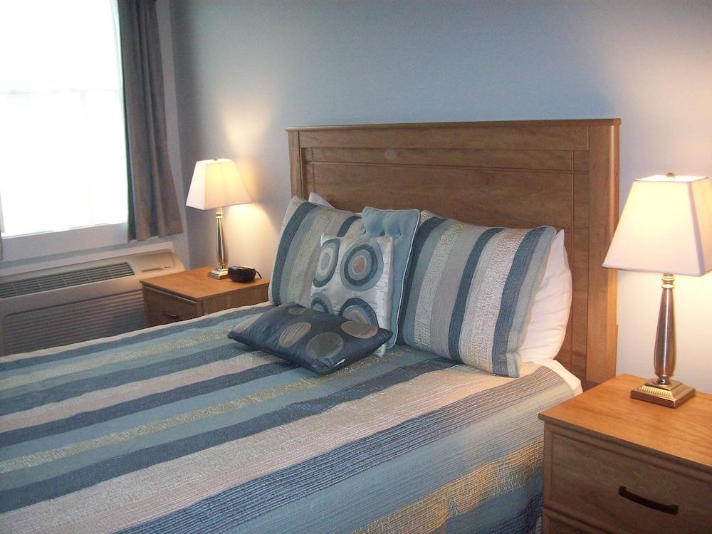 Colonel's Suites photo 17