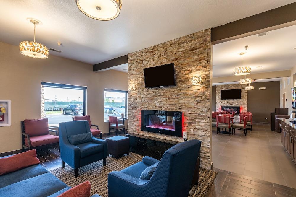 Comfort Inn & Suites North Aurora - Naperville photo 2