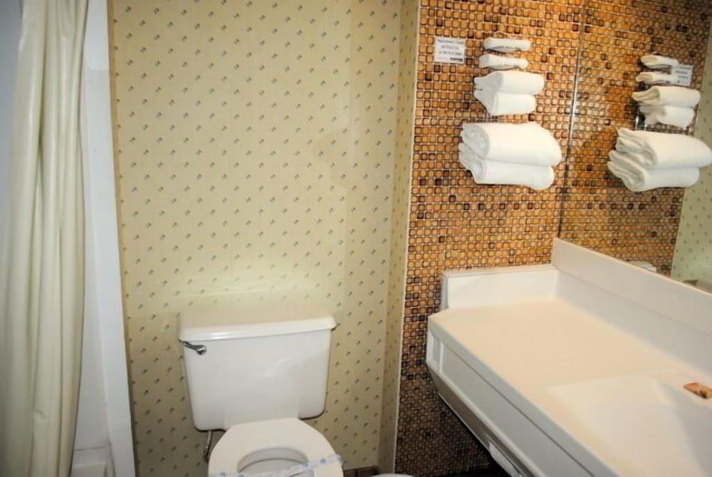 Dockside Inn & Resort photo 15