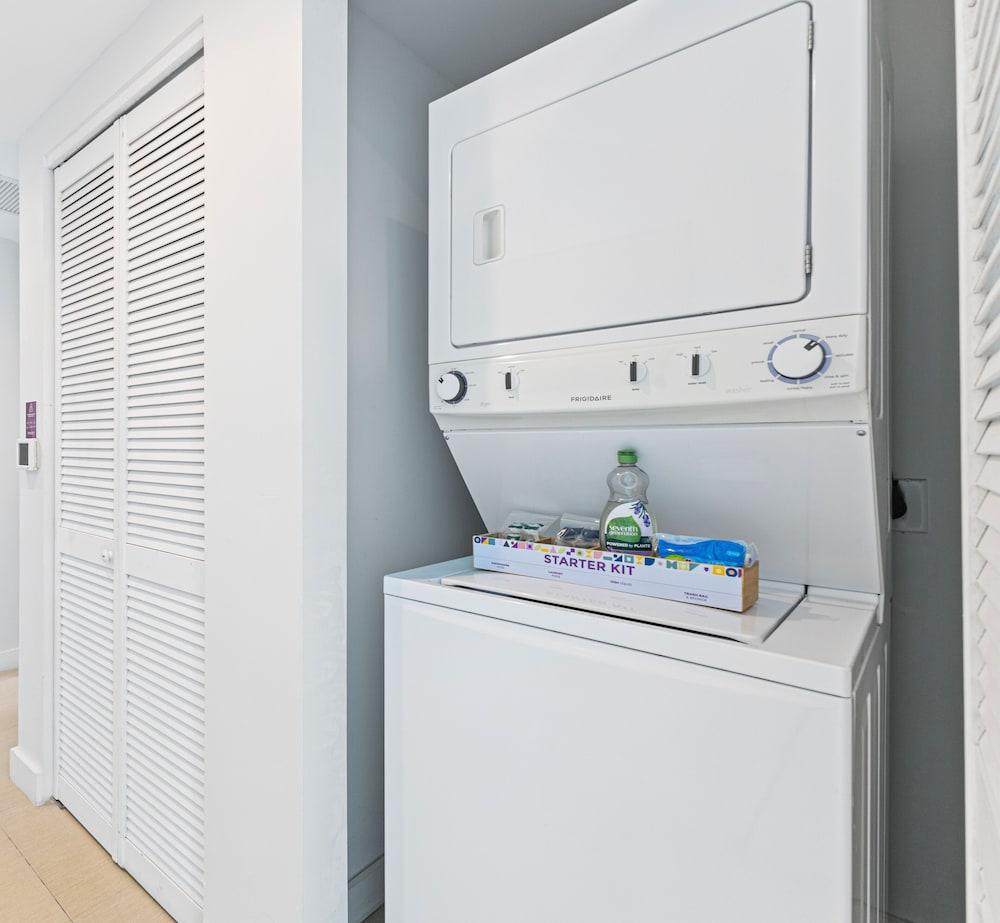 Dharma Home Suites Miami at Monte Carlo photo 9