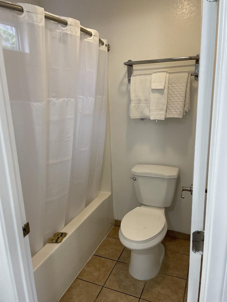 Coast Inn photo 7