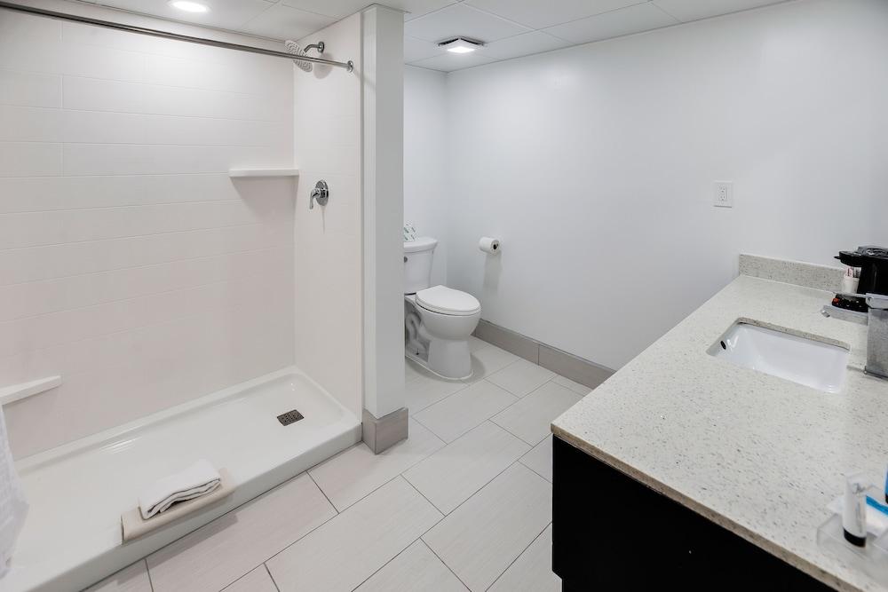 Blu Atlantic Oceanfront Hotel & Suites photo 48