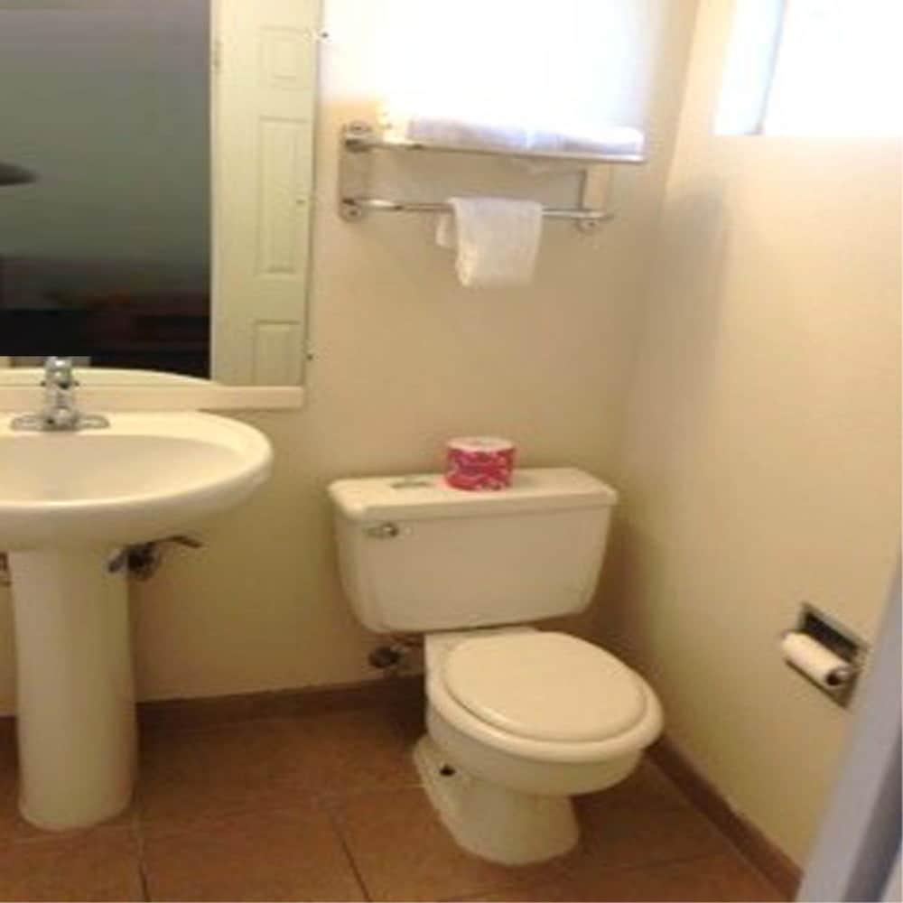 Cambridge Inn Motor Lodge photo 9