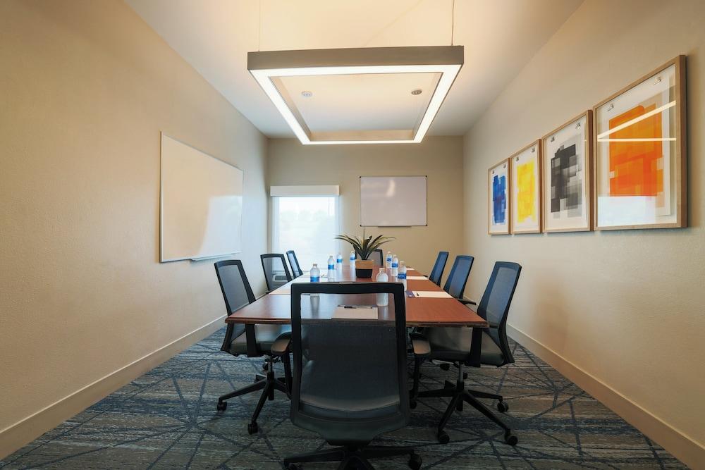 Holiday Inn Express Burlington by IHG photo 68