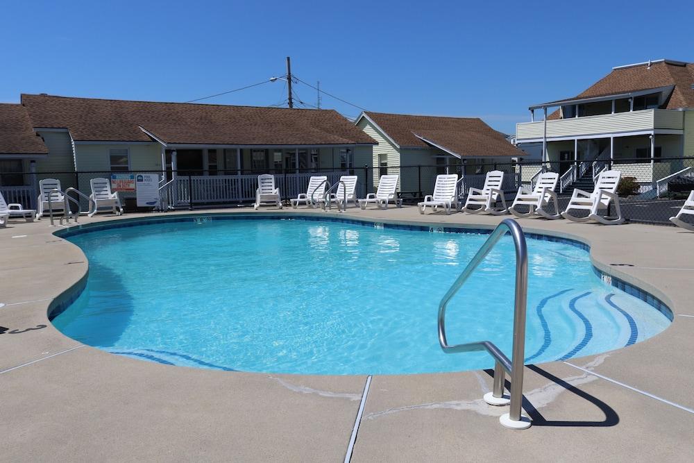 Mainsail Motel & Cottages photo 17