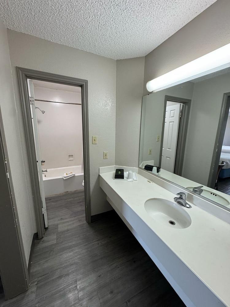 Capital O Georgetown TX I 35 photo 6