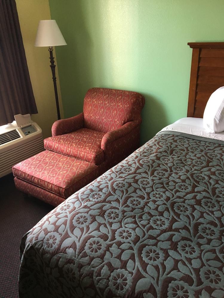 Days Inn by Wyndham Lamont/Monticello photo 17
