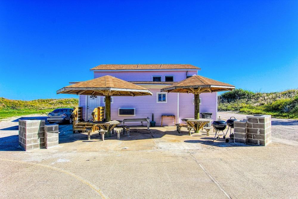 Beachgate CondoSuites and Oceanfront Resort photo 32