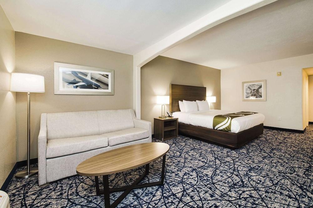 Quality Suites Houston Hobby Airport photo 18