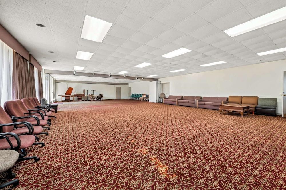 Rodeway Inn Monroe photo 47