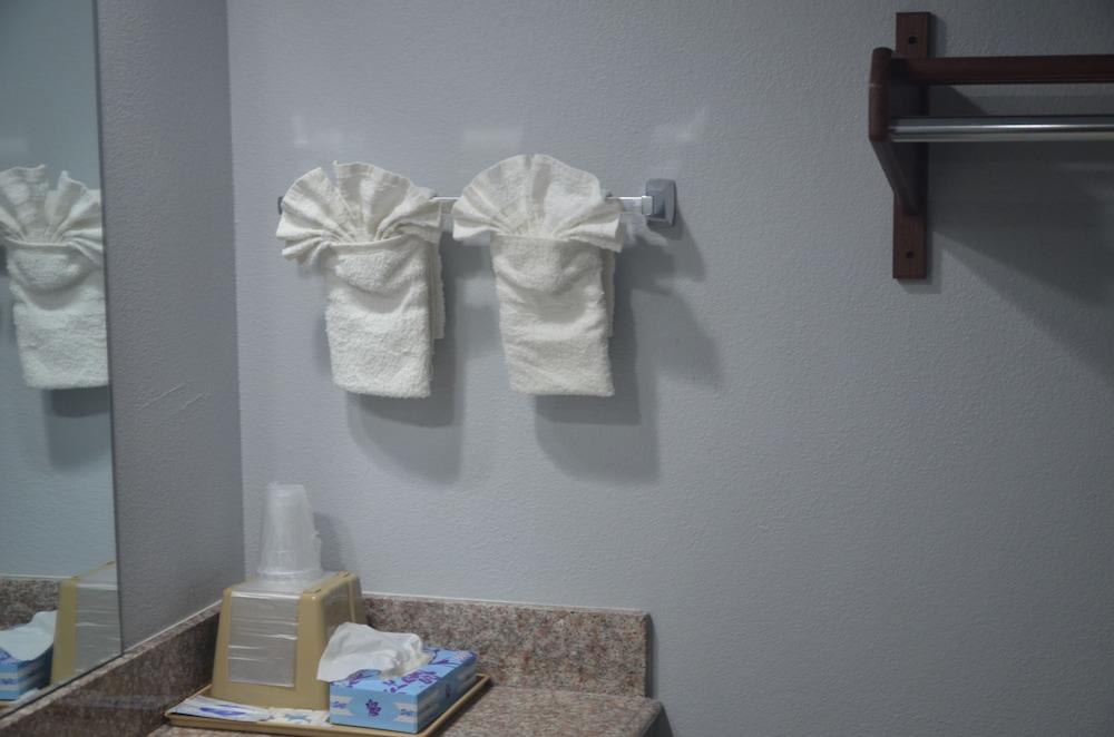 Traveler's Inn photo 14