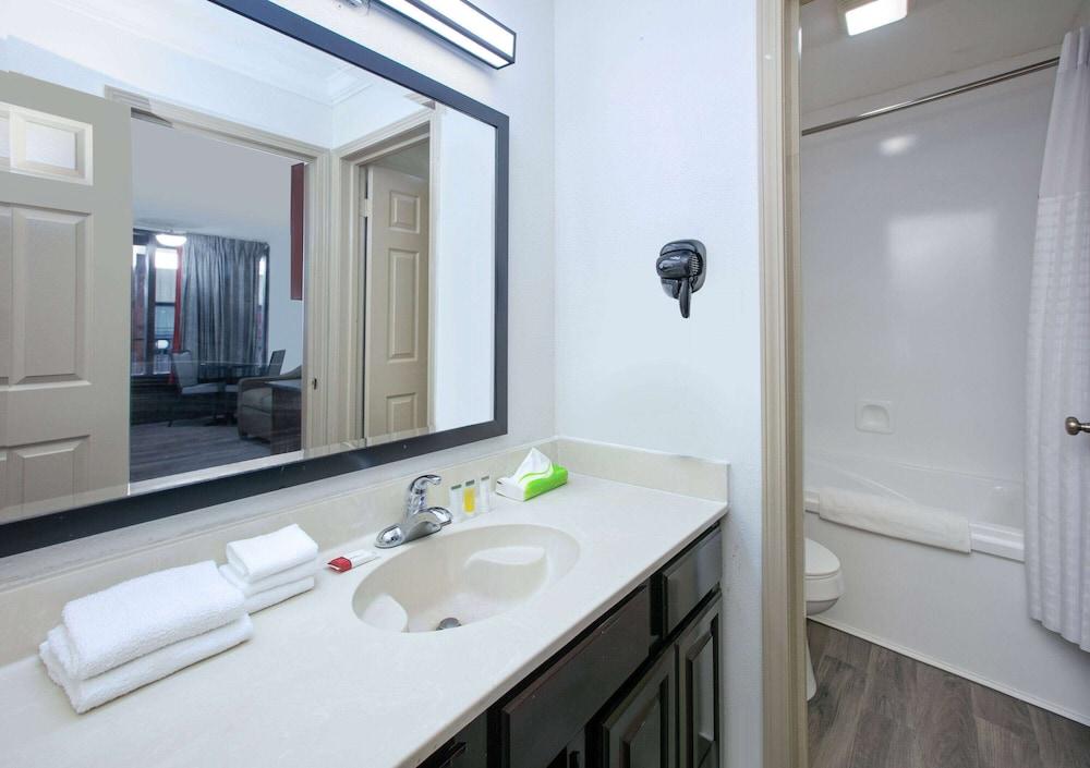 Ramada by Wyndham Diamondhead I-10/Gulfport photo 19