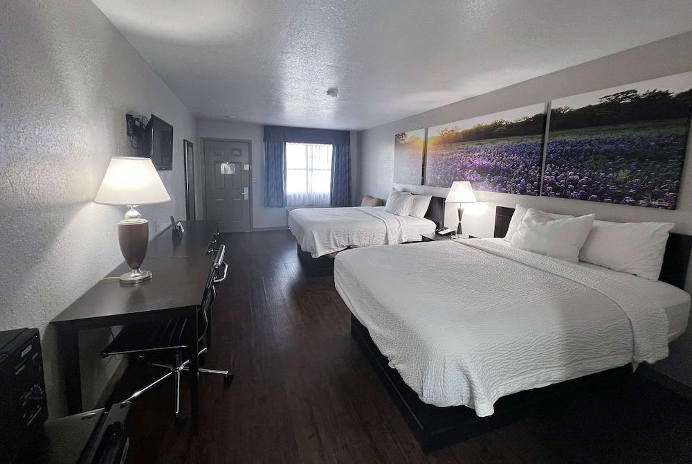 Days Inn by Wyndham Canton photo 17