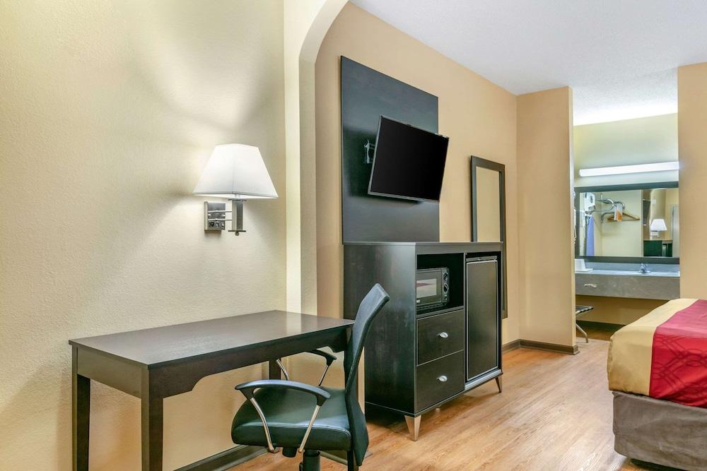 Econo Lodge Northport - Tuscaloosa photo 9
