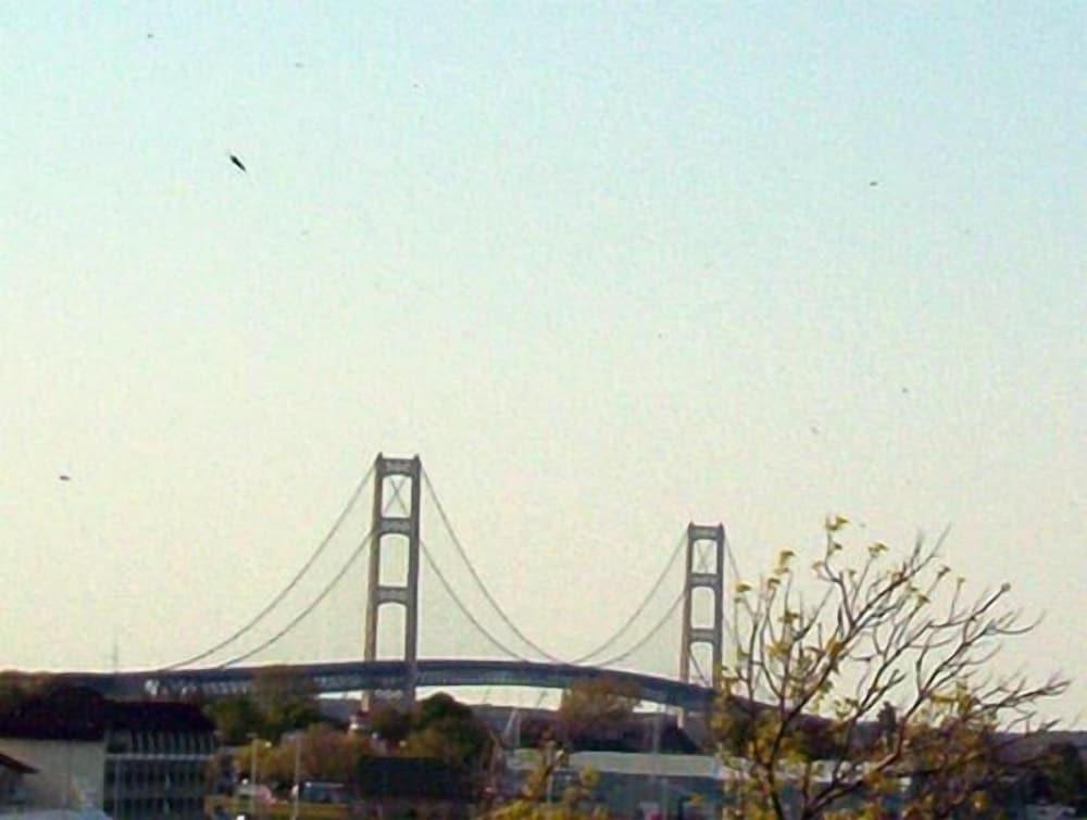 Waterfront Inn - Mackinaw City photo 14