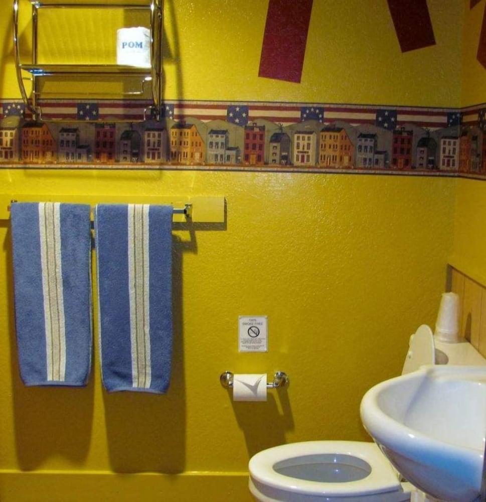 Earth Inn Motel photo 23