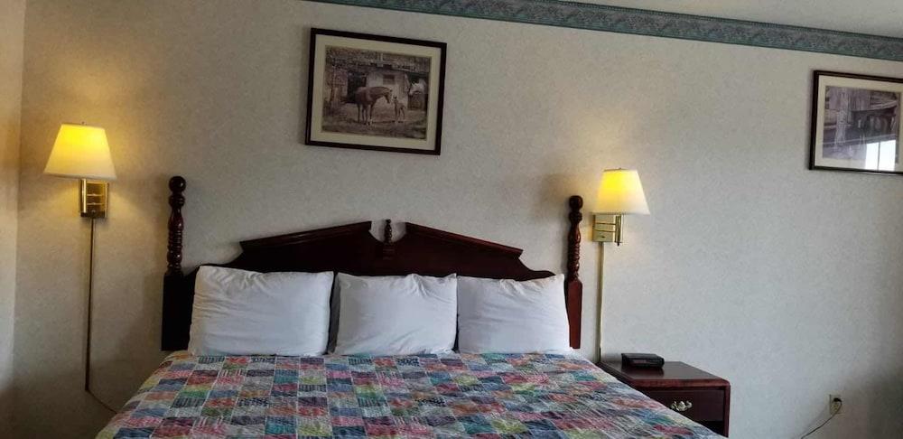 Americas Inn photo 26