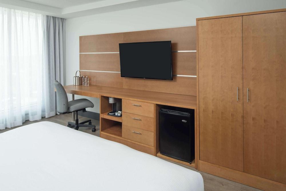 DoubleTree by Hilton Miami North I-95 photo 7