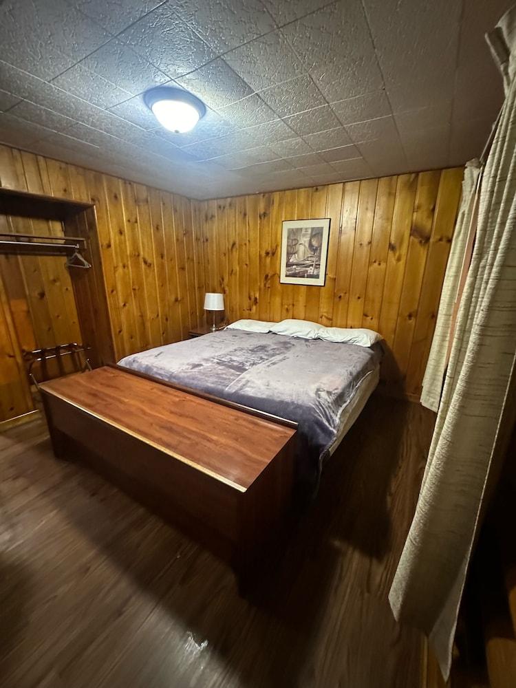 Country Cabin Motel photo 2