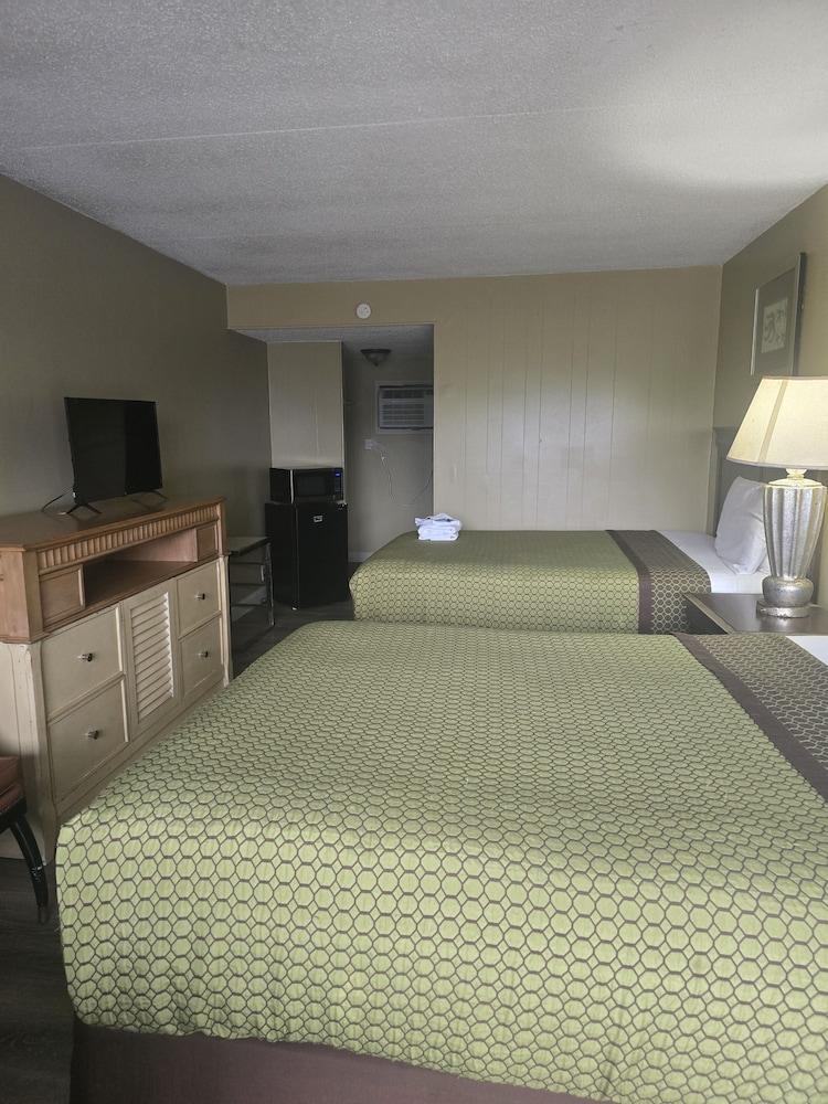 Ocean Waves Hotel photo 10