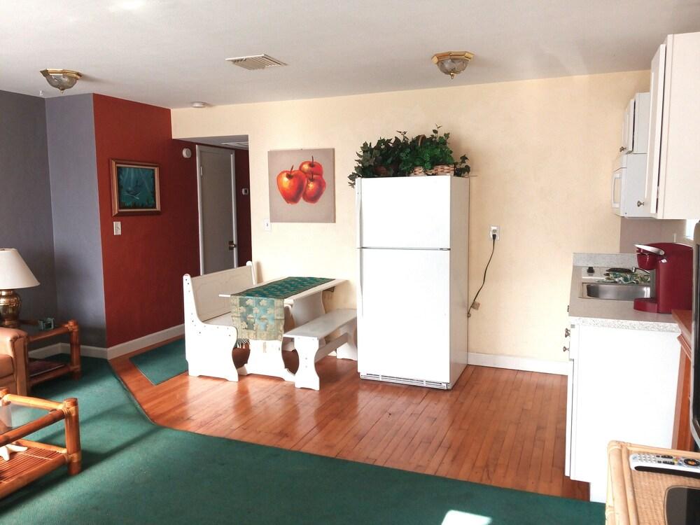 Swashbuckler Motel photo 8