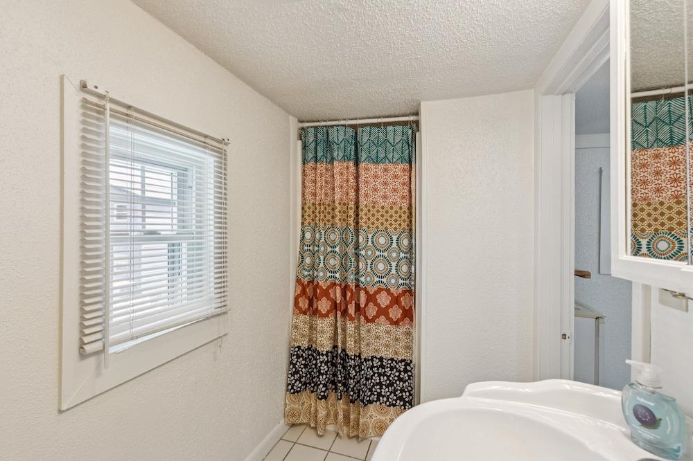 Dave's Last Resort - Poolside Cabin 4 1 Bedroom Hotel Room photo 21